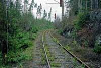 Järnvägslinjen nära Dormen den 11 april 1990. - klicka för att förstora