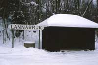 Lannabruk hållplatskur den 16 februari 1985. - klicka för att förstora