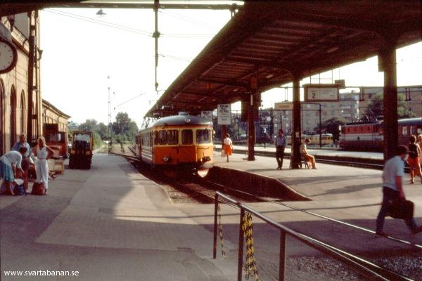 Tåg 3059 på Örebro C den 24 juni 1985. - klicka för att stänga rutan