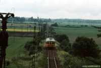 Tåg 3066 lämnar Östertysslinge den 28 juni 1985. - klicka för att förstora