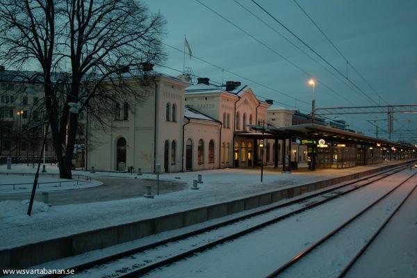 Örebro Central stationshus på morgonen den 26 mars 2008. - klicka för att stänga rutan