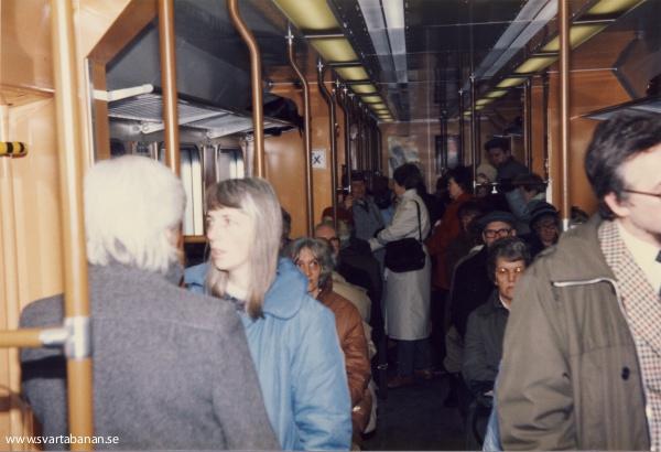 Interiör i elmotorvagn X10 den 23 mars 1985. - klicka för att stänga rutan