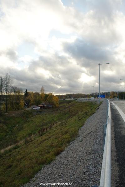 Banvallen mellan Västra Via och Lannabruk den 11 oktober 2008. - klicka för att stänga rutan