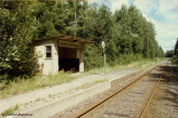 Hemsjöstrand hållplats den 22 juli 1985. - klicka för att stänga rutan