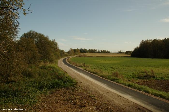 Banvallen mellan Latorpsbruk och Östertysslinge den 25 september 2009 - klicka för att stänga rutan
