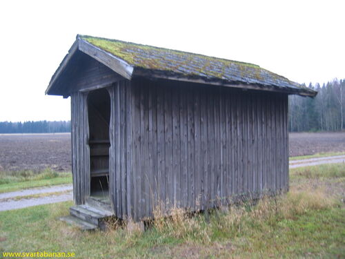 Bälsåsby hållplatskur den 11 november 2004. - klicka för att förstora