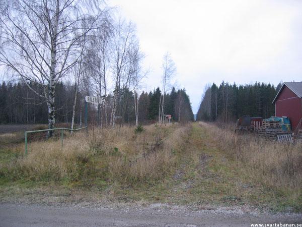 Bälsåsby hållplats i riktning mot Mullhyttemo den 11 november 2005. - klicka för att stänga rutan