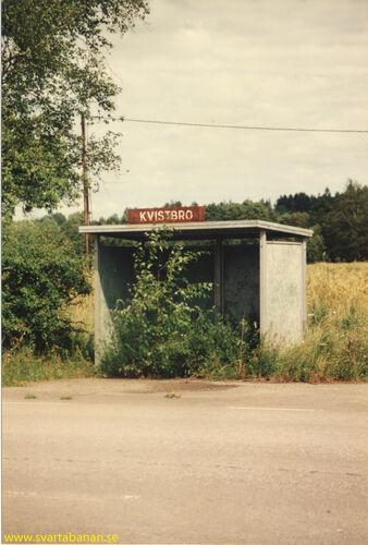 Kvistbro hållplatskur 2004. - klicka för att förstora