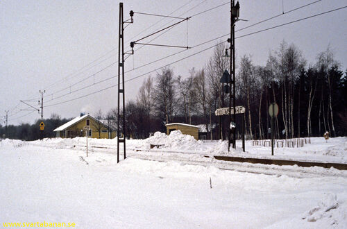Holmstorp hållplats den 16 februari 1985. - klicka för att förstora