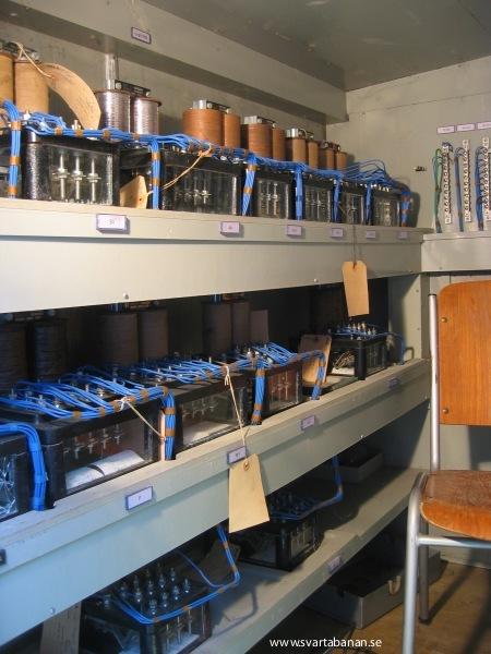 Reläer i en signalkur från en vägkorsning i Mullhyttemo den 20 januari 2007. - klicka för att stänga rutan