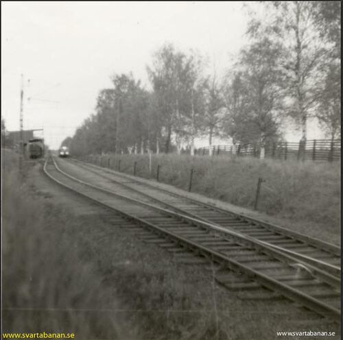 Expresståget »Värmlänningen« passerar den Latorpsbruk för sista gången på 1960-talet. - klicka för att förstora