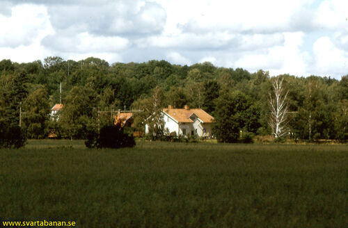 Latorpsbruks stationshus den 4 augusti 1974. - klicka för att förstora Latorpsbruks stationshus den 4 augusti 1974. - klicka för att förstora