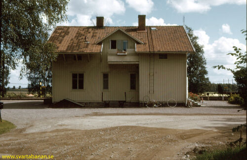 Latorpsbruks stationshus den 4 augusti 1974. - klicka för att förstora