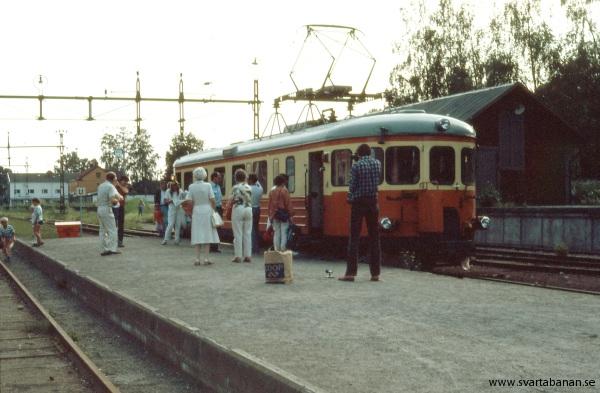 Tåg 3072 i Fjugesta den 24 juni 1985. - klicka för att stänga rutan