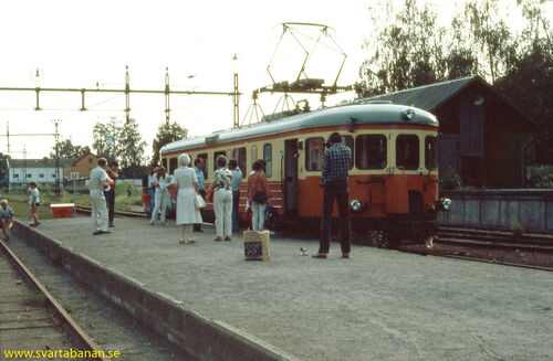 Tåg 3072 i Fjugesta den 24 juni 1985. - klicka för att förstora