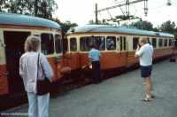 Tåg 3071 och 3072 kopplas samman i Fjugesta den 24 juni 1985. - klicka för att förstora