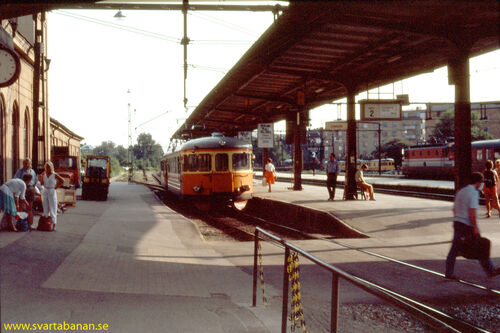 Tåg 3059 på Örebro C den 24 juni 1985. - klicka för att förstora