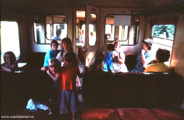 Interiör i tåg 3059 den 24 juni 1985. - klicka för att stänga rutan