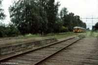 Tåg 3067 rullar in i Latorpsbruk den 28 juni 1985. - klicka för att förstora