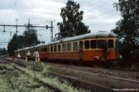Tåg 3067 har stannat i Latorpsbruk den 28 juni 1985. - klicka för att förstora