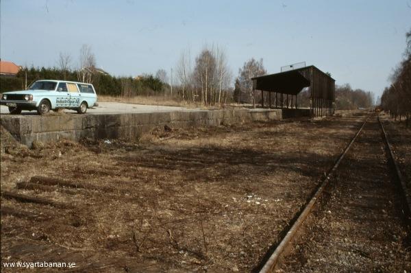Lastkajen i Latorpsbruk den 11 april 1991. - klicka för att stänga rutan