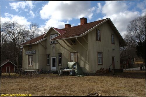 Latorpsbruks stationshus  den 5 april 2008. - klicka för att förstora