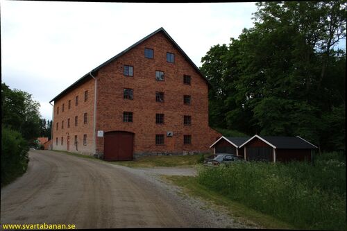 Magasin vid Karlslunds gård den 9 juni 2008. - klicka för att förstora