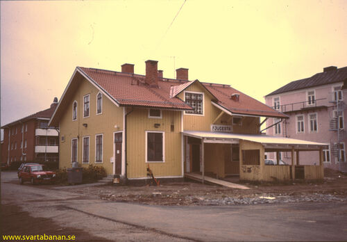 Fjugesta stationshus den 29 september 1997. - klicka för att förstora