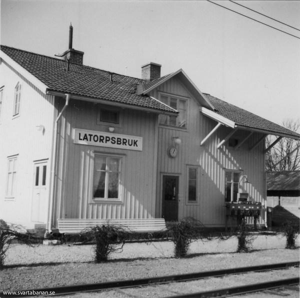 Latorpsbruk stationshus 1950. - klicka för att stänga rutan
