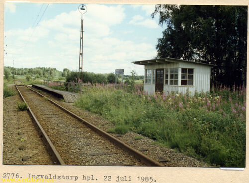 Ingvaldstorp hållplats den 22 juli 1985. - klicka för att förstora