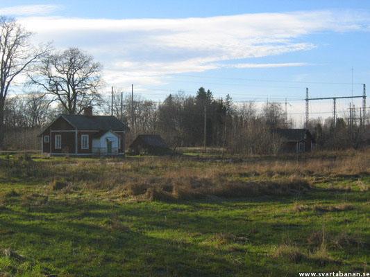 Lindbacka banvaktstuga den 14 november 2004. - klicka för att stänga rutan