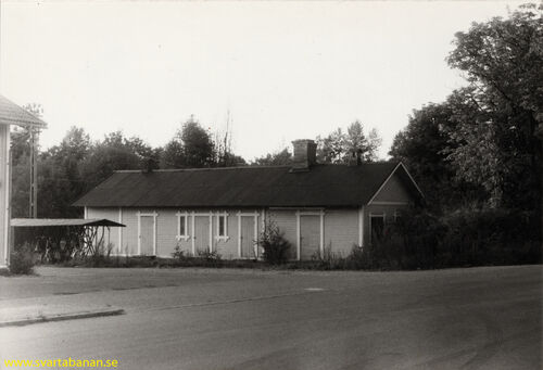Uthuset vid Fjugesta station under första halvan av 1980-talet - klicka för att förstora
