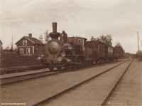 Ångloksdraget tåg i Fjugesta efter år 1904. - klicka för att förstora