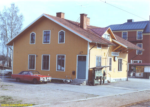 Fjugesta stationshus i maj 1978. - klicka för att förstora
