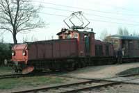 Elloket Hg 770 ska just kopplas från ett tåg i Mullhyttemo i maj 1978 - klicka för att förstora