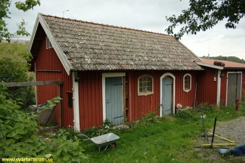 Uthuset vid Västra Via banvaktstuga den 7 september 2009.  - klicka för att förstora