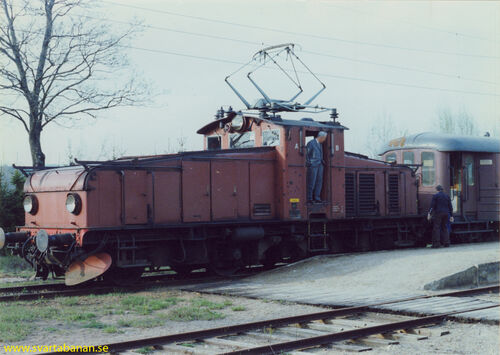 Elloket Hg 770 ska just kopplas från ett tåg i Mullhyttemo i maj 1978 - klicka för att förstora