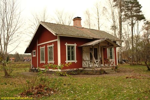 Kvistbro banvaktstuga den 29 oktober 2010. - klicka för att förstora