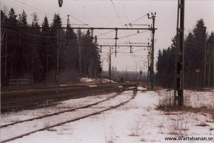 Bangården i Svartå sedd mot Hasselfors våren 1984. - klicka för att stänga rutan