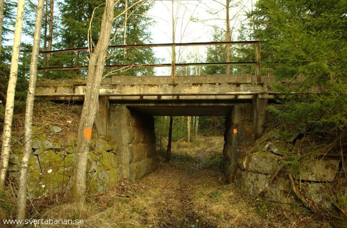 Järnvägsbron vid Fallet den 2 december 2011. - klicka för att stänga rutan