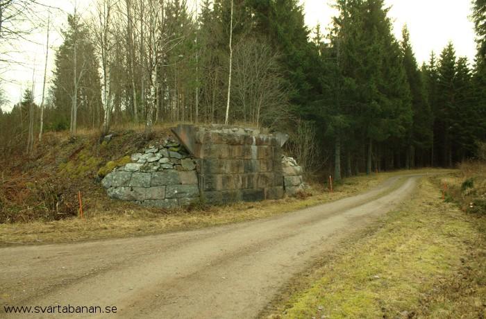 Resterna av järnvägsbron vid Nordändan den 2 december 2011. - klicka för att stänga rutan