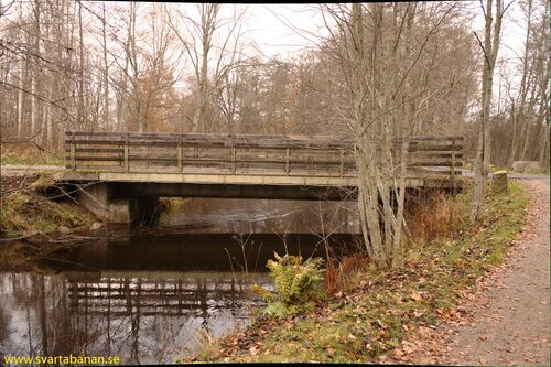 Den västra järnvägsbron vid Karlslund den 11 november 2011. - klicka för att förstora