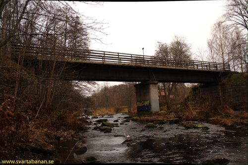 Den östra järnvägsbron vid Karlslund den 11 november 2011. - klicka för att förstora