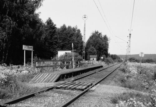 Ingvaldstorps hållplats den 19 juni 1985. - klicka för att förstora