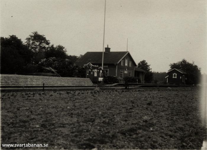Karlslunds station före 1937. - klicka för att stänga rutan