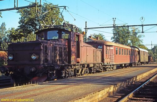 Tåg 4063 vid plattformen i Latorpsbruk den 4 september 1972. - klicka för att förstora