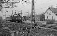 Ett loktåg inne i Mullhyttemo den 10 maj 1978. - klicka för att förstora