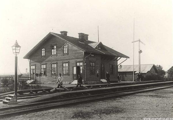 Hidingebro stationshus 1900. - klicka för att stänga rutan