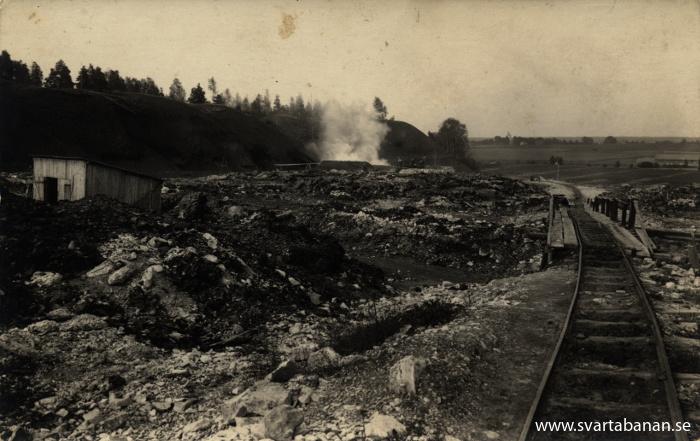 Vy från alunbruket vid Latorpsbruks station på 1910-talet. - klicka för att stänga rutan