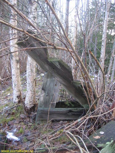 Träställning som troligen använts för rälsupplag i Dormen den 5 januari 2005. - klicka för att förstora